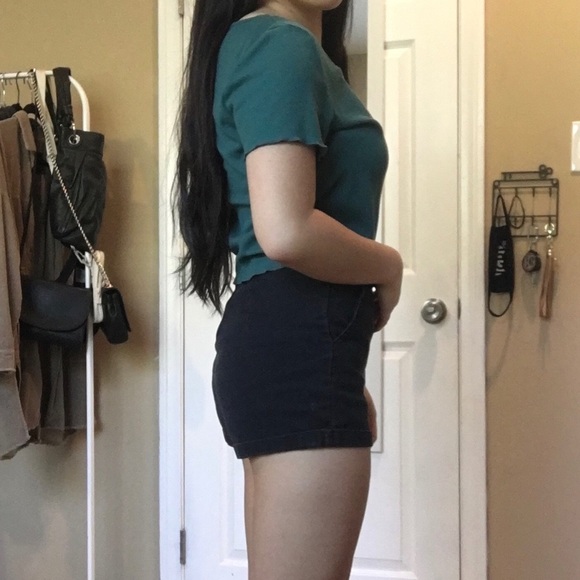 Cropped top - Picture 3 of 3